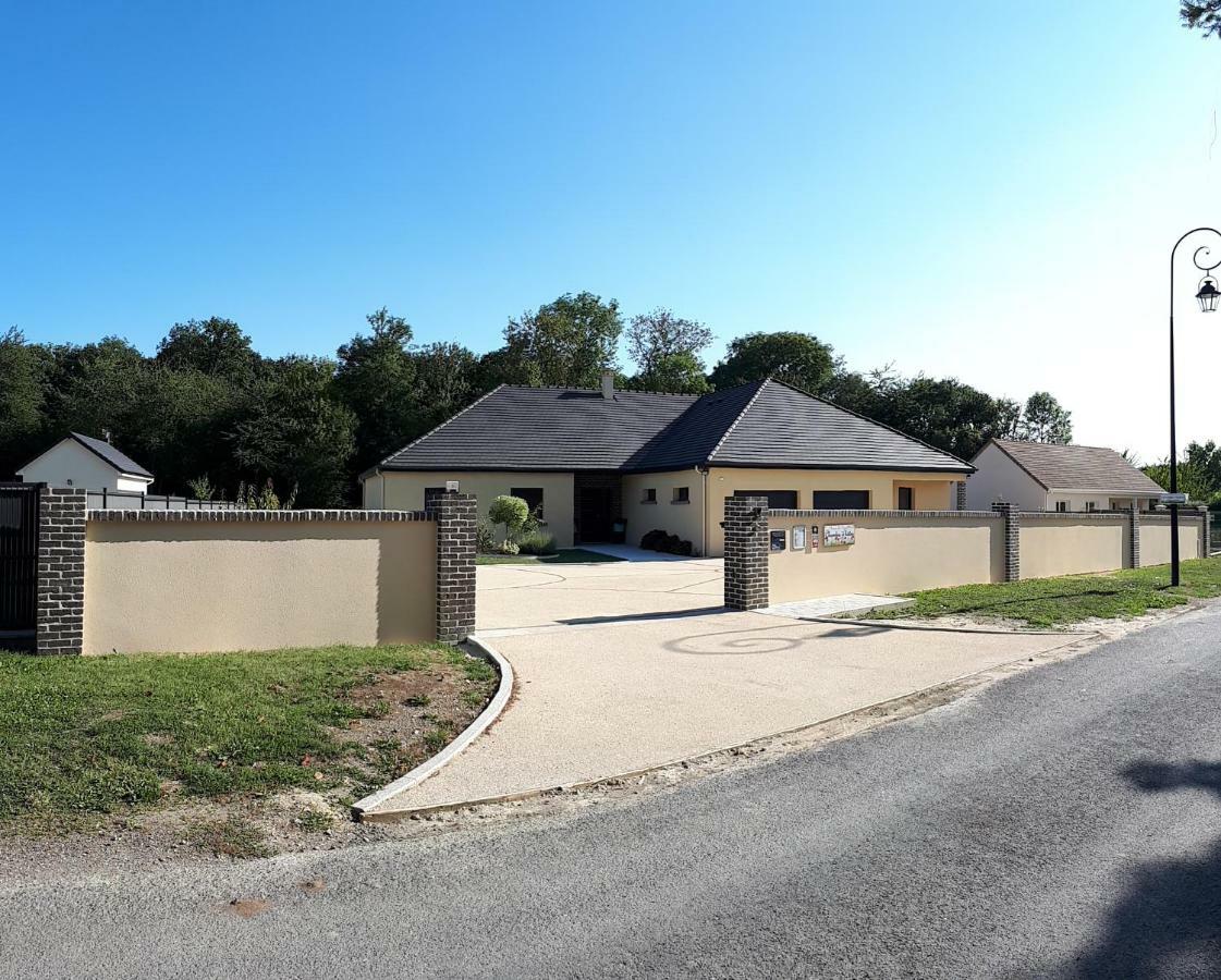 La Maison Des Douces' Eure Bed & Breakfast Cierrey Exterior photo